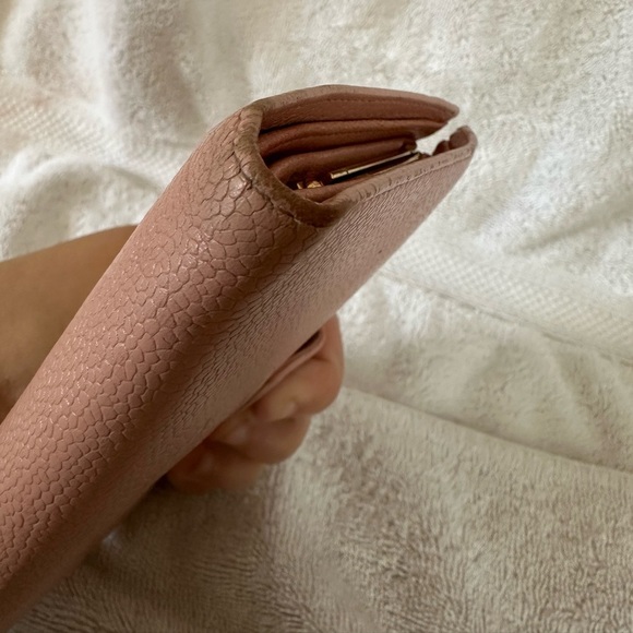 CHANEL CC Logo Caviar Skin Long Bifold Wallet - Picture 13 of 16